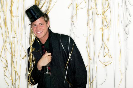 imgname--get_a_new_years_kiss_tonight---50226711--30320668